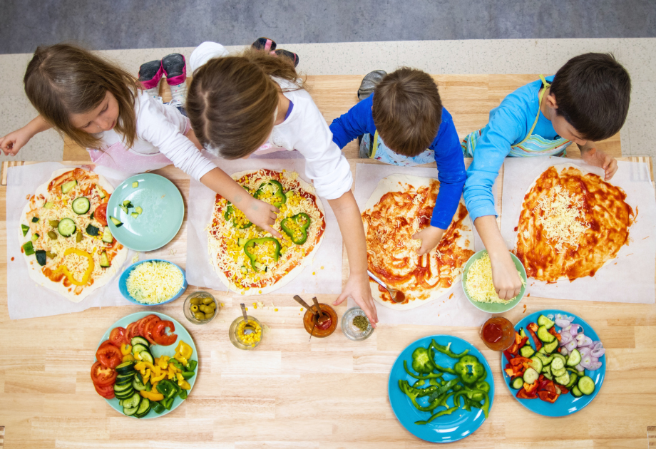 Community making pizza